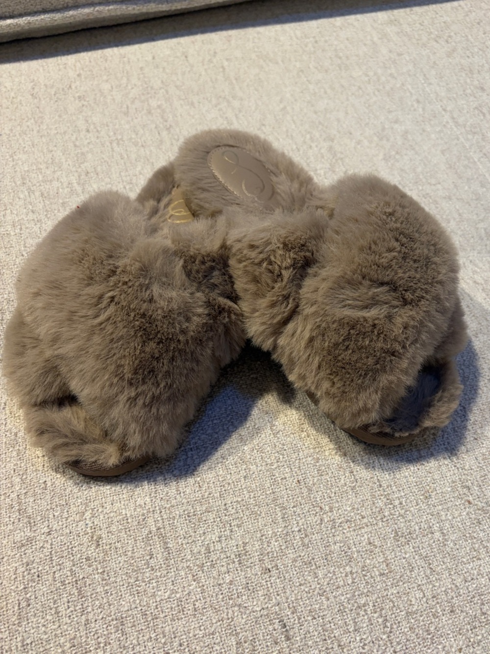 Plush Brown Faux Fur Small Pet Bed - Cozy Nest for Small Pets